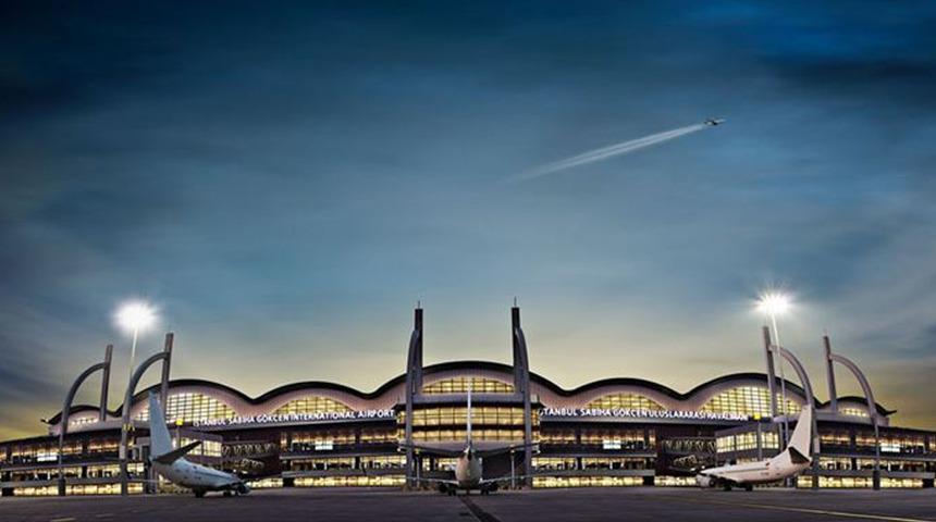 Yolcu uçağı piste giren tavşana çarptı! Uçaklar pisti pas geçti