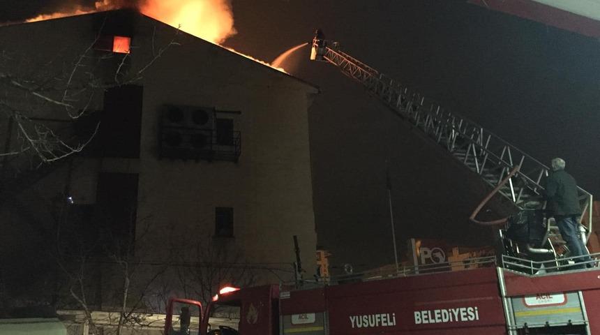 Artvin'de boş binada çıkan yangın söndürüldü