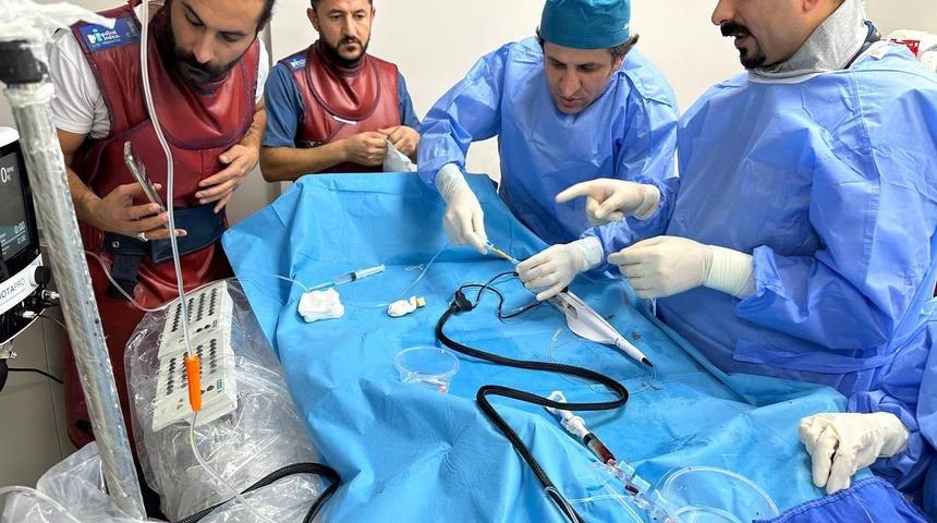 Van’da ilk kez kireçli kalp damarı ‘Rotablator’ ile temizlenerek tedavi edildi
