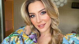 Ege Kökenli göğüs dekolteli tarzıyla ilgi odağı oldu! Yatak paylaşımına beğeni yağdı