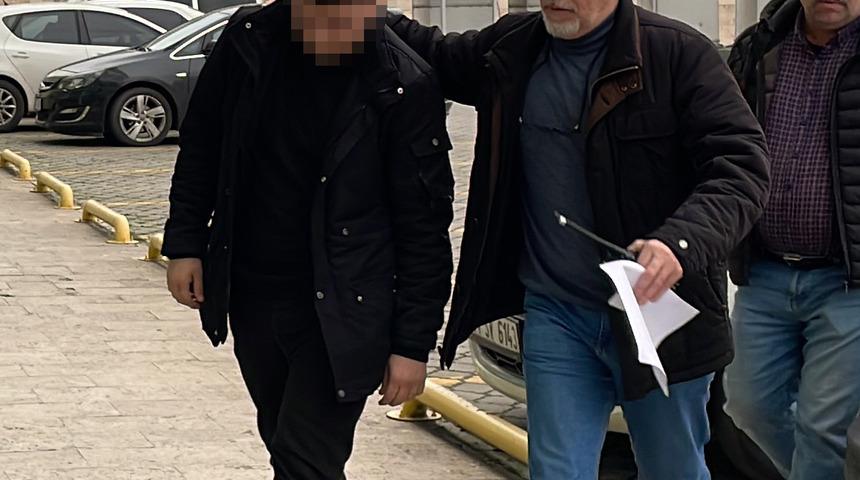 Samsun'da okul binasında annesini silahla öldüren zanlı ile babası adliyede