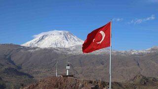 Terörden arındırılan Ağrı Dağı’nın eteğine kurulan üs bölgesi ile çevrenin güvenliği sağlanacak