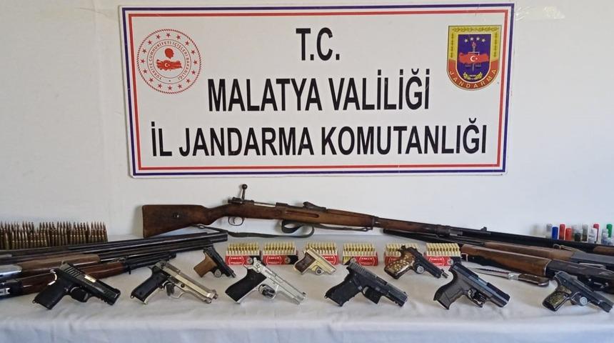 Malatya'da silah kaçakçılığı operasyonunda 5 zanlı yakalandı