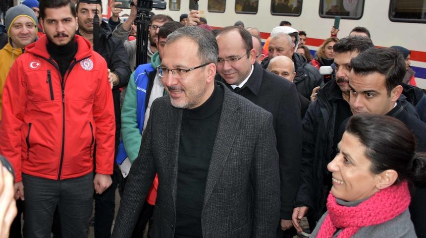 Bakan Kasapoğlu Kırıkkale'de gençlerle bir araya geldi