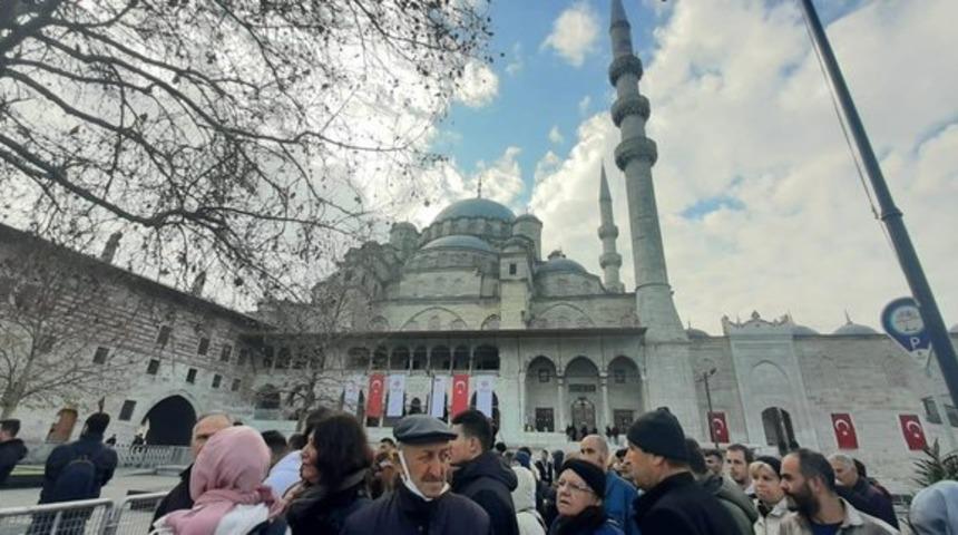 Yeni Camii nerede, nasıl gidilir? Restore edilen Yeni Cami'nin tarihi ve özellikleri!