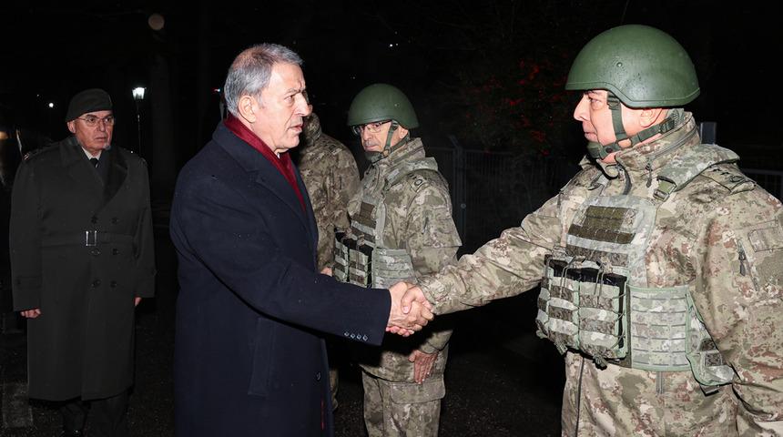 Bakan Akar'dan "terörle mücadelede kararlılık" mesajı