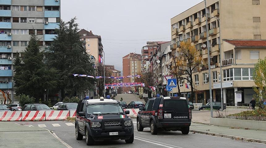 Kosova-Sırbistan arasında yeni gerilim! Arabadan kalabalığa ateş açtılar