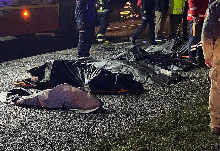 Diyarbakır''da yolcu otobüsü kaza yaptı! 1’i bebek 5 kişi öldü, 23 yaralı