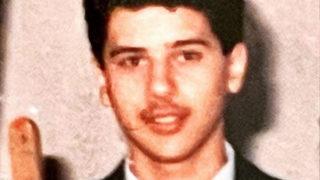 Emre Altuğ takipçilerini 86 yılına götürdü! Bıyıkları yeni terlemiş bir Emre bırakıyorum