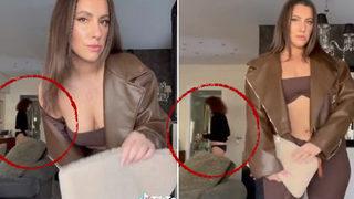 Çekim yaptığından habersizdi! İç çamaşırıyla annesi arkadan geçince sosyal medyada gündem olmayı başardı