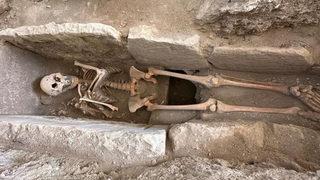Çok sık rastlanan bir durum değil! Yaklaşık 8 asırlık kadın iskeleti bulundu