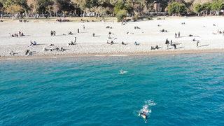 Son yılların en sıcak ocak ayı! Güneşi gören turistler denize akın etti