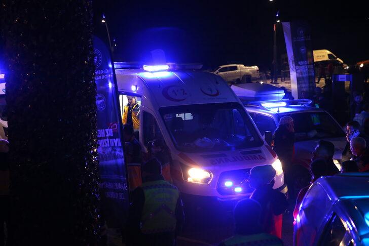 Son dakika: Kars Sarıkamış'ta şehitleri anma töreninde otelin çatısı çöktü: Yaralılar var G2