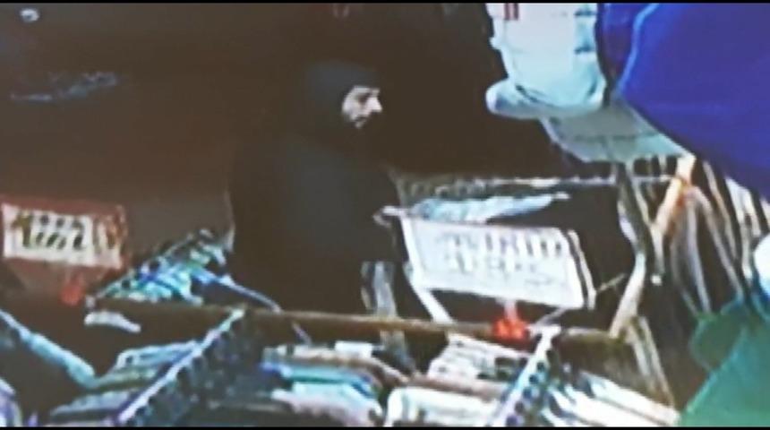 Aynı mağazadan aynı yöntemle 3 gün boyunca 10 bin liralık elbise çaldı, iş yeri sahibi bile şaşkına döndü! 'Cesaretine hayranım'