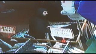 Aynı mağazadan aynı yöntemle 3 gün boyunca 10 bin liralık elbise çaldı, iş yeri sahibi bile şaşkına döndü! 'Cesaretine hayranım'