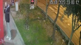 Konuşma bahanesiyle telefonunu istedi sonrası pes dedirtti!