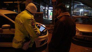 Alkollü sürücü, polise böyle çıkıştı! 'Bu kadar heyecan yapmaya gerek yok'