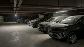 Büyük Çamlıca Camii otoparkına sıfır araçları stokladılar! 'Nasılsa değerlenir'