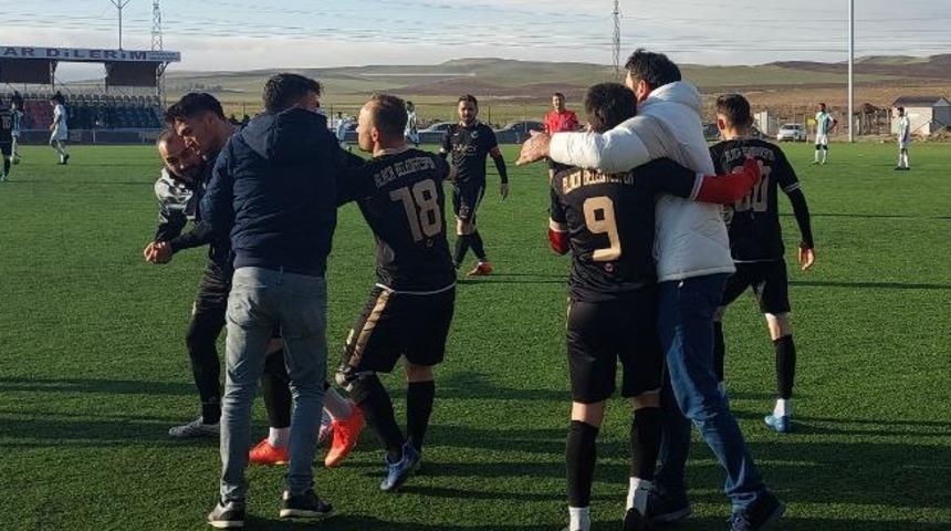 Çorum'da 1. Amatör Küme maçında saldırıya uğrayan hakemin burnu kırıldı