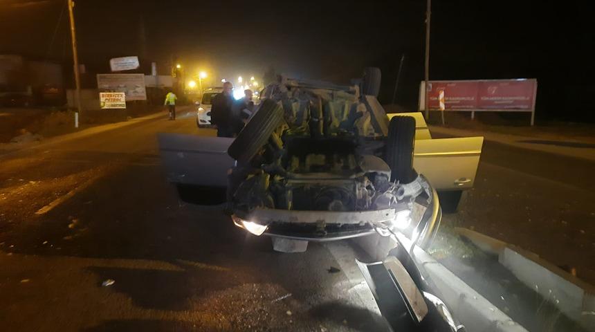 Adana'da feci kaza! Minibüsün çarptığı araç ters döndü: 13 yaralı