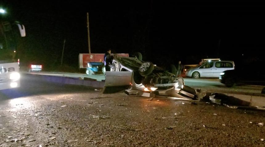 Adana'da yolcu minibüsü ile otomobilin çarpışması sonucu 13 kişi yaralandı