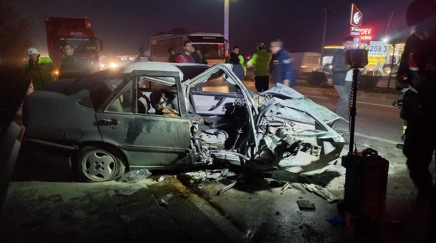 Manisa'da tırla çarpışan otomobildeki çift öldü, 2 kişi ağır yaralandı