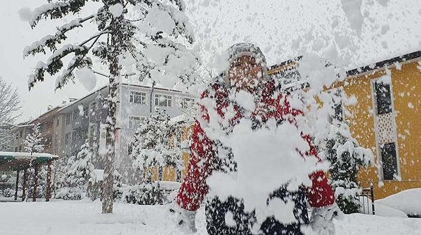 Eğitime kar engeli! Van ve Artvin'de okullar tatil edildi