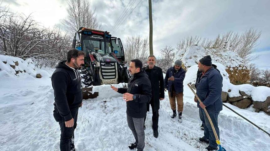 Muradiye’de karla mücadele çalışmaları başladı