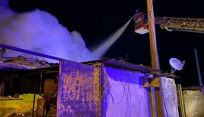 Manisa'da elektrikli battaniyenin alev almasıyla bir ev yandı