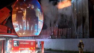 Patlamayla başladı, alev alev yandı! Fabrika yangınını korku içinde izlediler