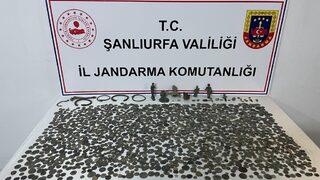 Şanlıurfa'da tarihi eser operasyonunda 6 heykel, 2 bin 104 sikke ele geçirildi