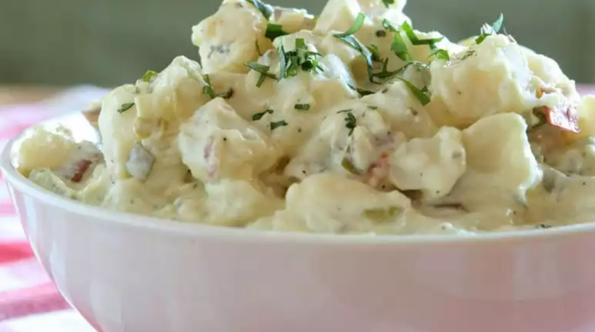 En lezzetli patates salatası: Yoğurtlu patates salatası tarifi