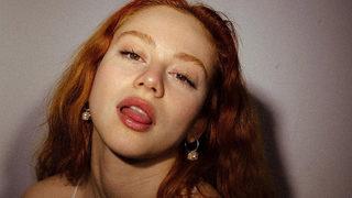 Ünlü şarkıcı Eftalya Yağcı'nın yatak pozuna beğeni yağdı