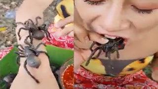 Sosyal medyada gündem yaratan görüntüler! Hareket eden örümceği ağzına atıp canlı canlı yedi