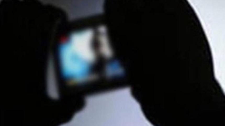 İşadamına dehşeti yaşattılar! Soyup videoya &ccedil;ektiler