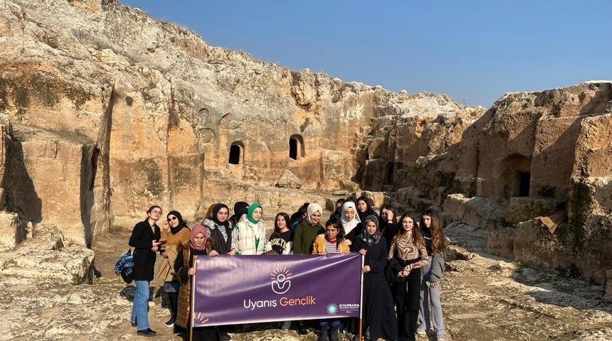 “Gez-Gör Diyarbakır” etkinlikleriyle kız yurdu öğrencileri Hilar Mağaralarını gezdi