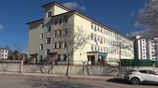 Okulda korku dolu anlar! Sınav notu kötü gelen öğrenci sınıfın penceresinden aşağı atladı