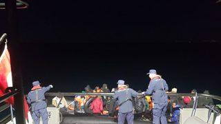 İzmir açıklarında 33 düzensiz göçmen kurtarıldı, 89 göçmen yakalandı