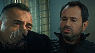 Eşkıya Dünyaya Hükümdar Olmaz'da Dostum Dostum'u söyleyen Olgun Şimşek sesiyle büyüledi