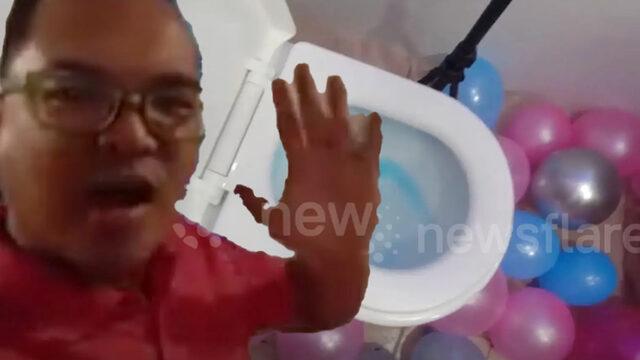 Böylesi ne görüldü ne de duyuldu! Cinsiyet partisini tuvalette yaptı... Baba sifonu çekince çocuğunun cinsiyetini öğrendi