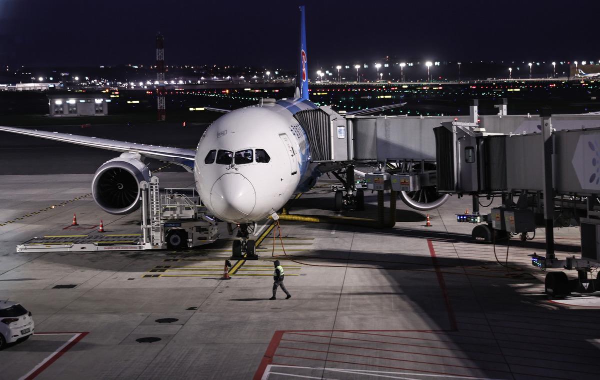 Sınırlarını a&ccedil;an &Ccedil;in'e İstanbul'dan ilk u&ccedil;uş ger&ccedil;ekleştirildi