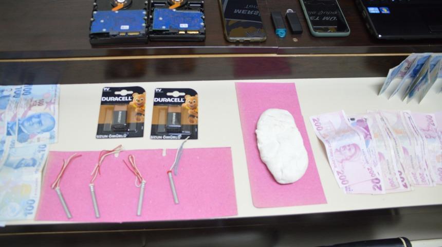 Mersin'de terör örgütü PKK/YPG operasyonunda yakalanan 8 zanlıdan 3'ü tutuklandı