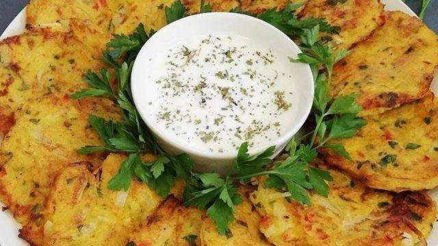 Gelinim Mutfakta soğan mücveri tarifi! Tadına doyum olmaya soğan mücveri nasıl yapılır?