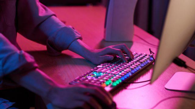 Saatlerce bilgisayar başında olan herkesin sahip olması gereken 2022'nin en iyi klavyeleri