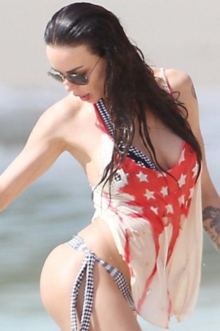 Nina Moric bikinisi ile gönülleri feth etti G1