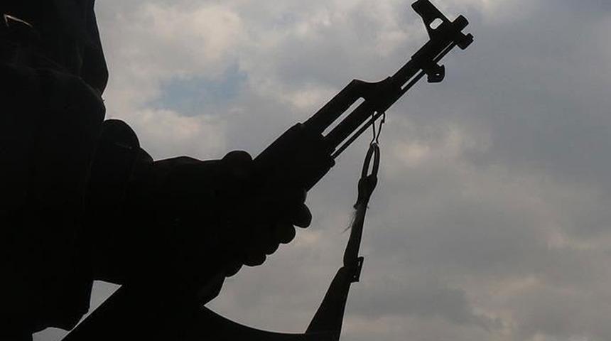 Terör örgütü PKK'da çözülme sürüyor! Örgüt üyesi teslim oldu