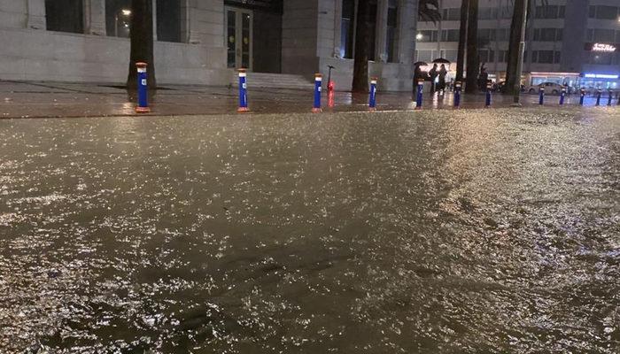 İzmir'de yağmur şiddetini artırdı! Sokaklar göle döndü
