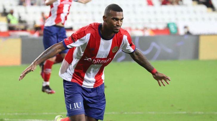 Süper Lig'de transfer savaşları başladı! Antalyaspor Başkanı Aziz Çetin, Galatasaray'ın teklifini resmen açıkladı... "350 bin Euro + Emre Taşdemir" G1