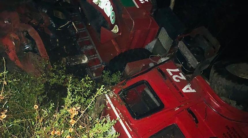 Kaz Dağları'ndaki söndürülen yangından dönerken devrilen arazözdeki 2 kişi yaralandı