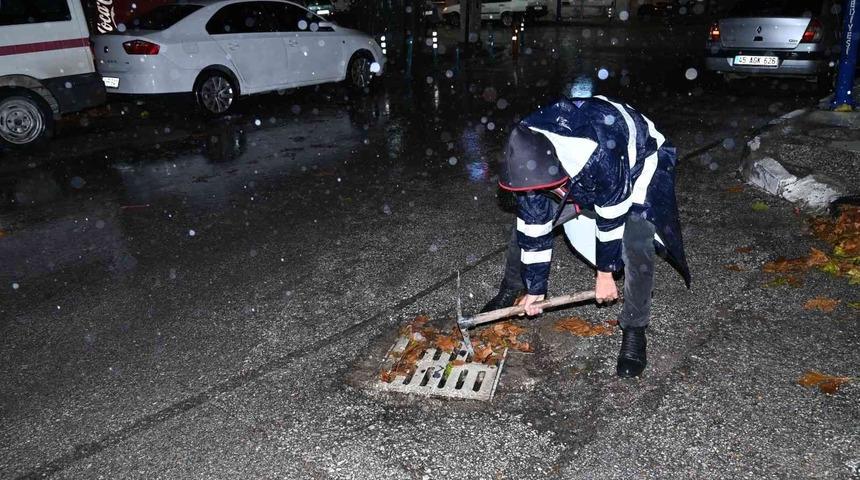 Manisa’da birimler yağışa karşı teyakkuza geçti